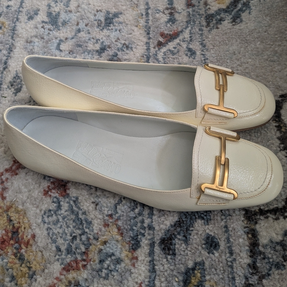 Salvatore Ferragamo Off White Flats With Gold Buckle Detail - 9B - Picture 2 of 11